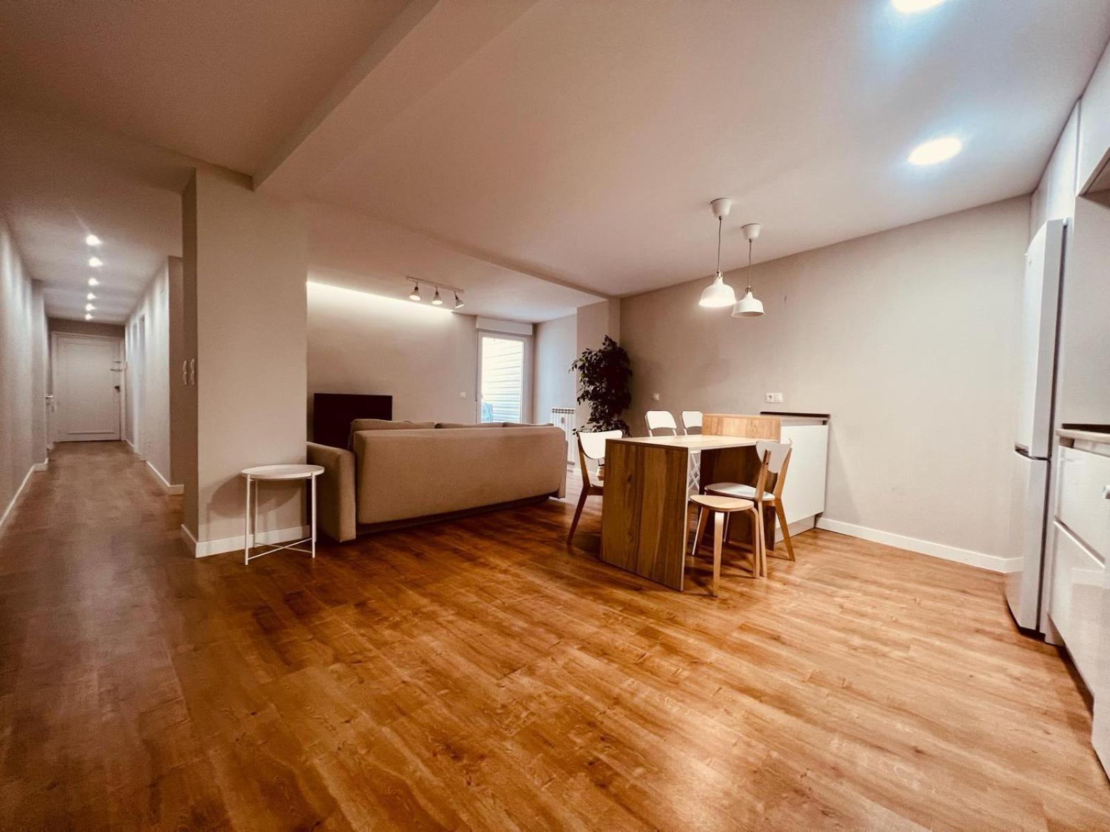 Apartment Piso Reformado,centrico,tranquilo Y Con Wifi Vut 09-398