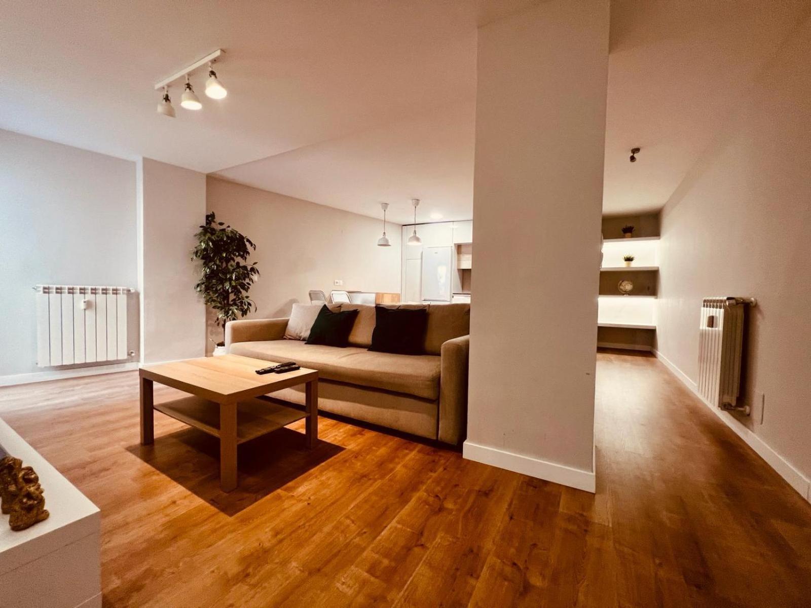 Apartment Piso Reformado,centrico,tranquilo Y Con Wifi Vut 09-398 *