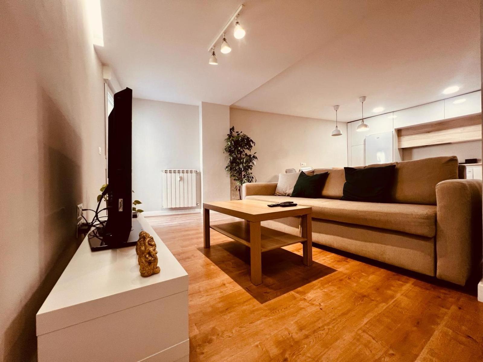 Piso Reformado,centrico,tranquilo Y Con Wifi Vut 09-398 Apartment *
